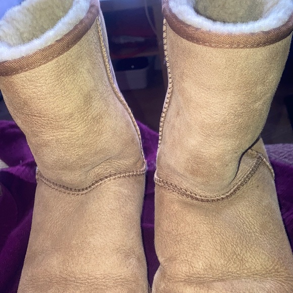 Ugg’s authentic vet nice un - Picture 8 of 10